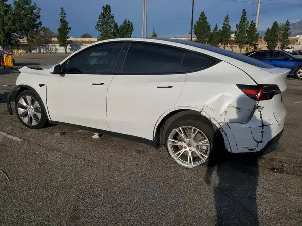 7SAYGDEE5PF885921 2023 TESLA MODEL Y - Image 2