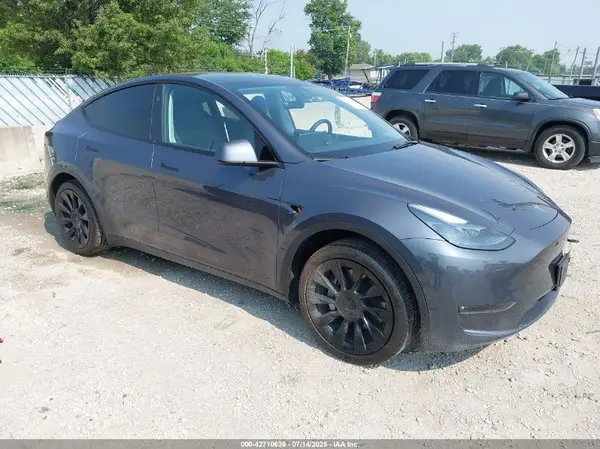 7SAYGDEE5PF895915 2023 TESLA MODEL Y - Image 1