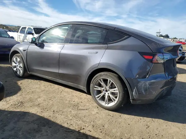 7SAYGDEE5PF913829 2023 TESLA MODEL Y - Image 2