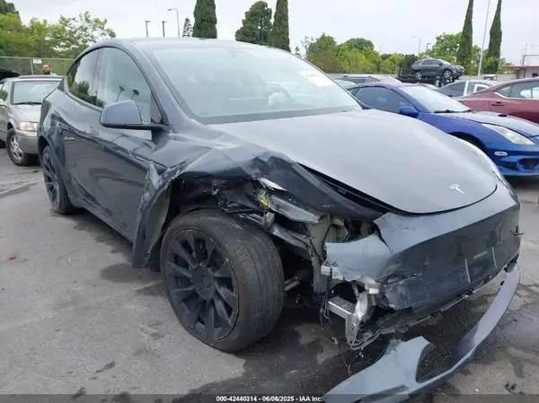 7SAYGDEE5PF916715 2023 TESLA MODEL Y - Image 1
