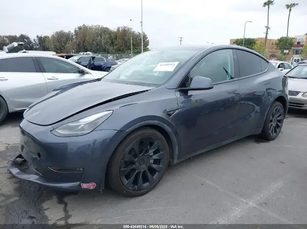 7SAYGDEE5PF916715 2023 TESLA MODEL Y - Image 2