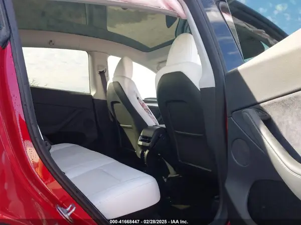 7SAYGDEE5PF960018 2023 TESLA MODEL Y - Image 8