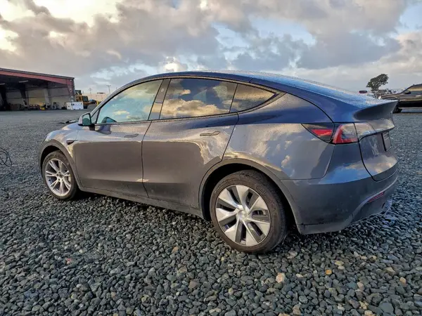 7SAYGDEE5PF971665 2023 TESLA MODEL Y - Image 2