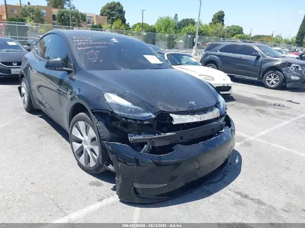 7SAYGDEE5RA220193 2024 TESLA MODEL Y - Image 1