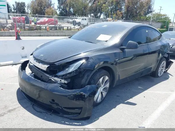7SAYGDEE5RA220193 2024 TESLA MODEL Y - Image 2