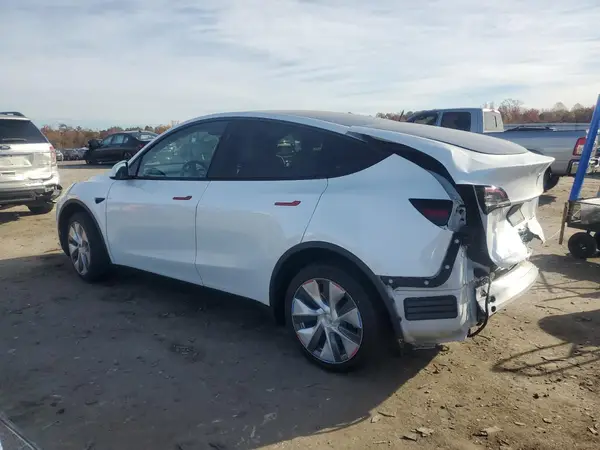 7SAYGDEE5RA221022 2024 TESLA MODEL Y - Image 2