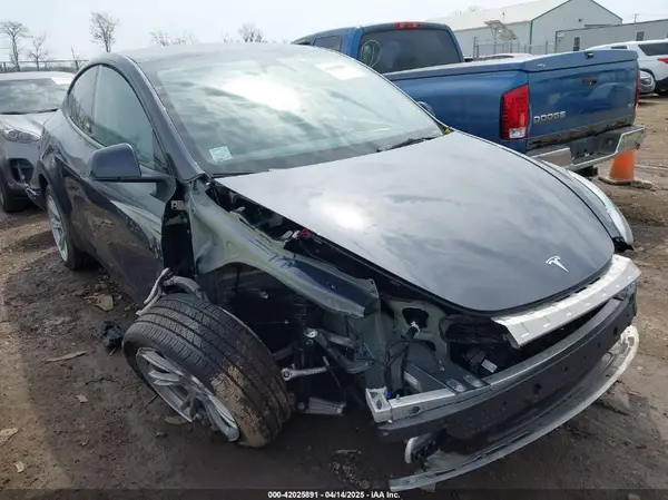 7SAYGDEE5RA226317 2024 TESLA MODEL Y - Image 1