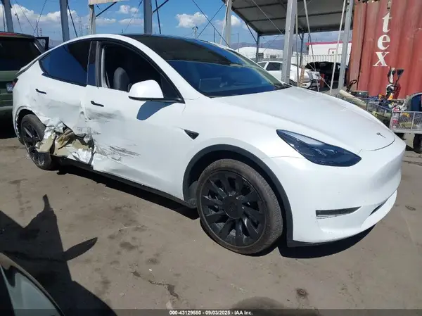 7SAYGDEE5RA226432 2024 TESLA MODEL Y - Image 1