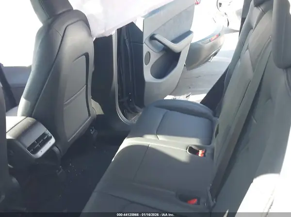 7SAYGDEE5RA229508 2024 TESLA MODEL Y - Image 8