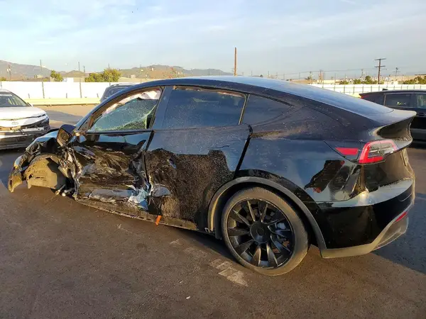 7SAYGDEE5RA229864 2024 TESLA MODEL Y - Image 2