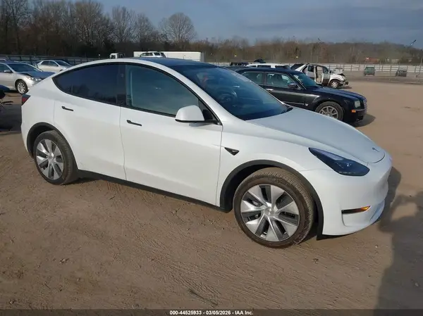 7SAYGDEE5RA273511 2024 TESLA MODEL Y - Image 1