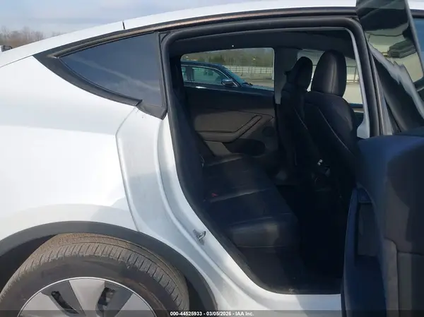 7SAYGDEE5RA273511 2024 TESLA MODEL Y - Image 8