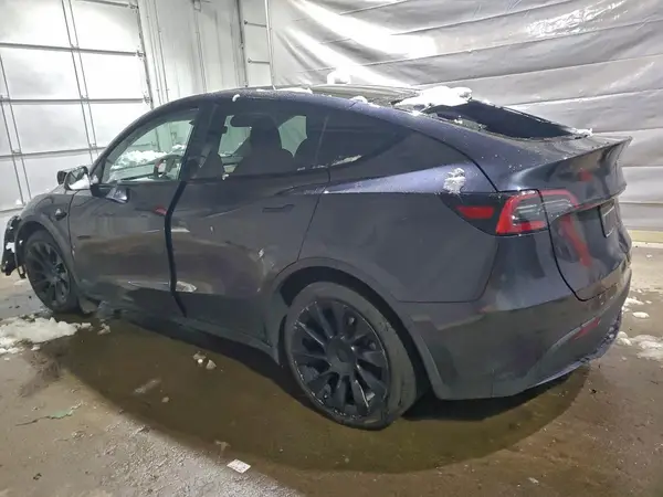 7SAYGDEE5RA279275 2024 TESLA MODEL Y - Image 2