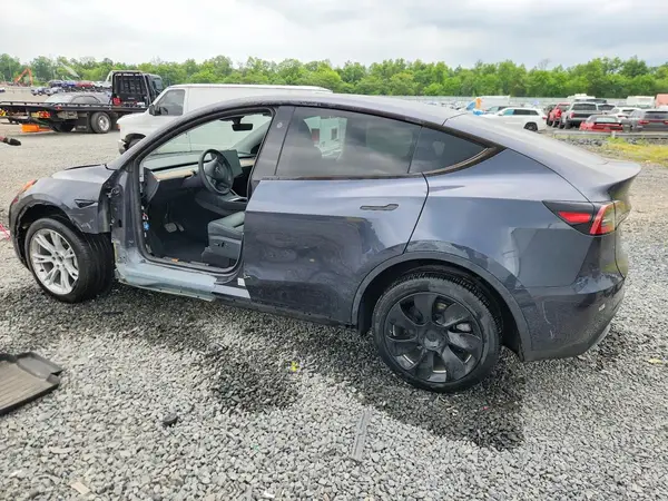 7SAYGDEE5RA283102 2024 TESLA MODEL Y - Image 2