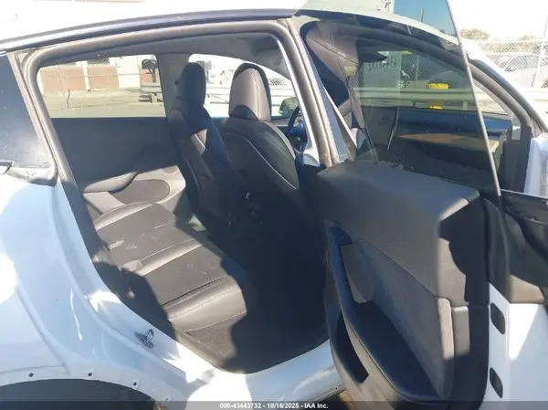 7SAYGDEE5RA305213 2024 TESLA MODEL Y - Image 8