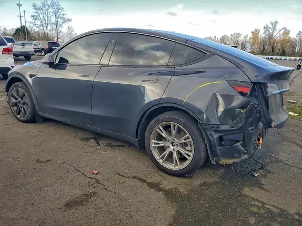 7SAYGDEE5RF009031 2024 TESLA MODEL Y - Image 2