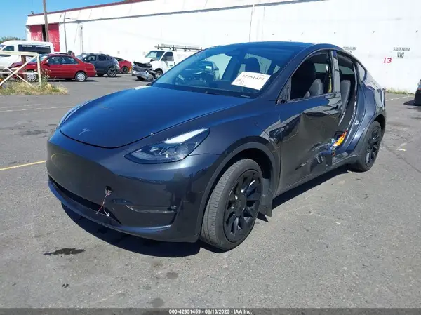 7SAYGDEE5RF016223 2024 TESLA MODEL Y - Image 2