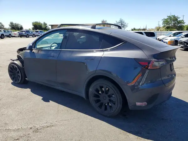7SAYGDEE5RF025424 2024 TESLA MODEL Y - Image 2