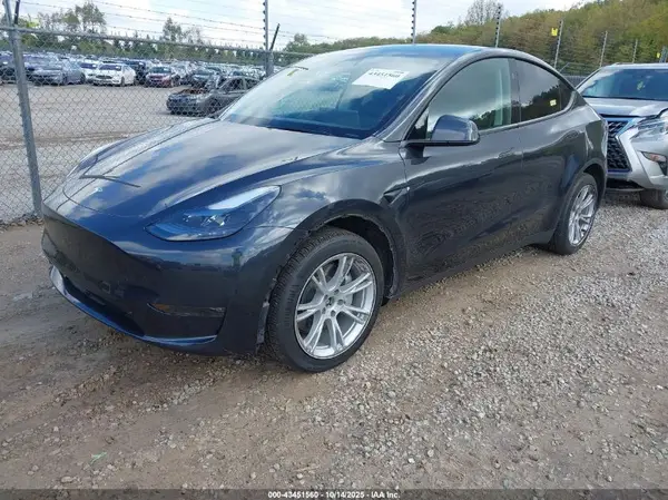 7SAYGDEE5RF031353 2024 TESLA MODEL Y - Image 2