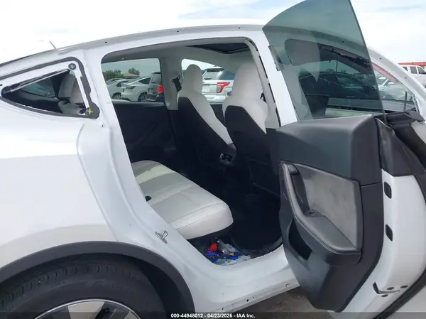 7SAYGDEE5RF034057 2024 TESLA MODEL Y - Image 8