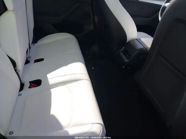 7SAYGDEE5RF034978 2024 TESLA MODEL Y - Image 8