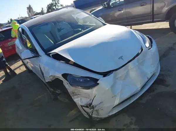 7SAYGDEE5RF067818 2024 TESLA MODEL Y - Image 1