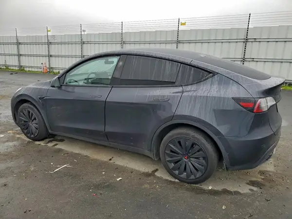 7SAYGDEE5RF070427 2024 TESLA MODEL Y - Image 2
