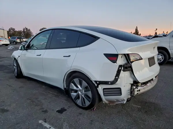 7SAYGDEE5RF079225 2024 TESLA MODEL Y - Image 2