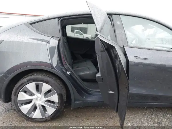 7SAYGDEE5RF080472 2024 TESLA MODEL Y - Image 8