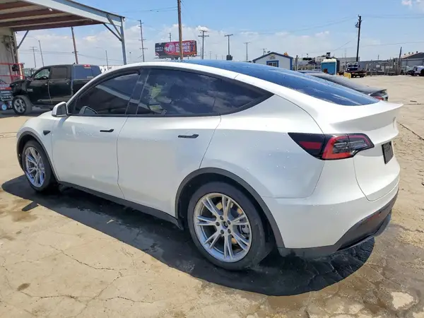 7SAYGDEE5RF081637 2024 TESLA MODEL Y - Image 2