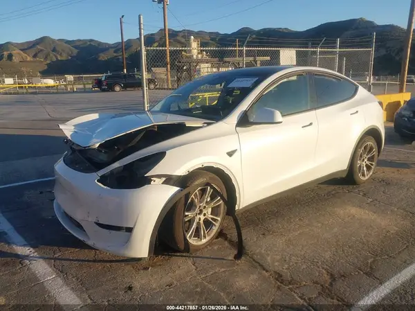 7SAYGDEE5RF090886 2024 TESLA MODEL Y - Image 2
