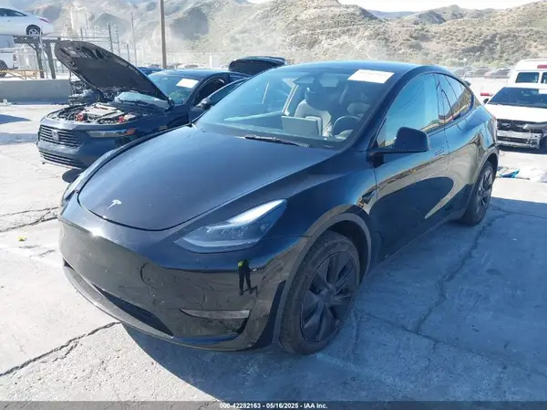 7SAYGDEE5RF115074 2024 TESLA MODEL Y - Image 2