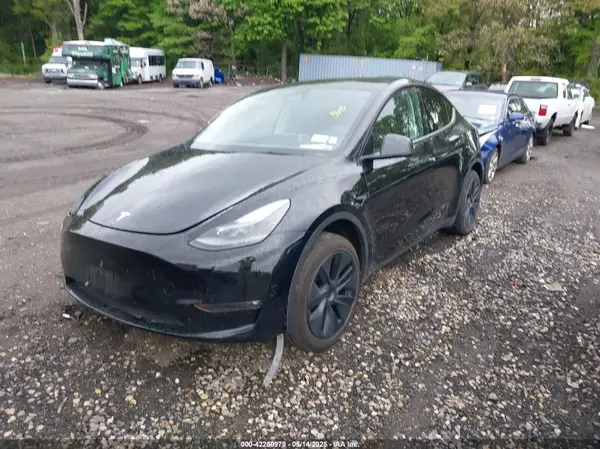 7SAYGDEE5RF130335 2024 TESLA MODEL Y - Image 2