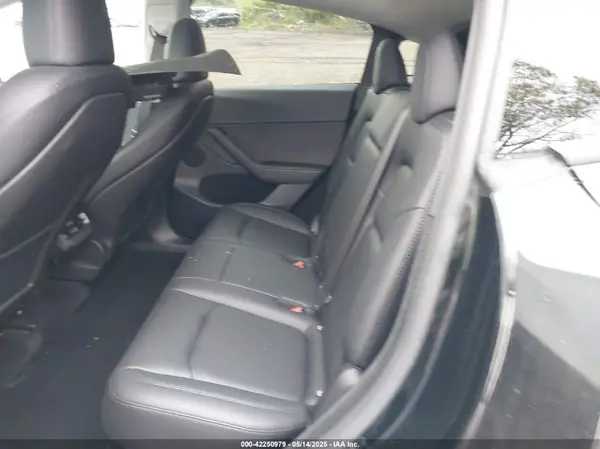 7SAYGDEE5RF130335 2024 TESLA MODEL Y - Image 8
