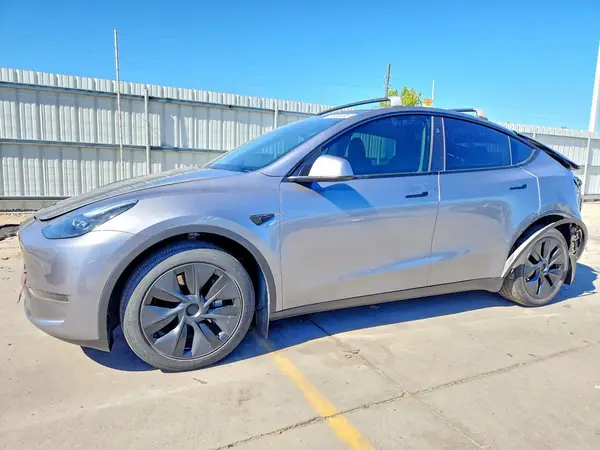 7SAYGDEE5RF160564 2024 TESLA MODEL Y - Image 1