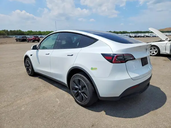 7SAYGDEE5RF182628 2024 TESLA MODEL Y - Image 2