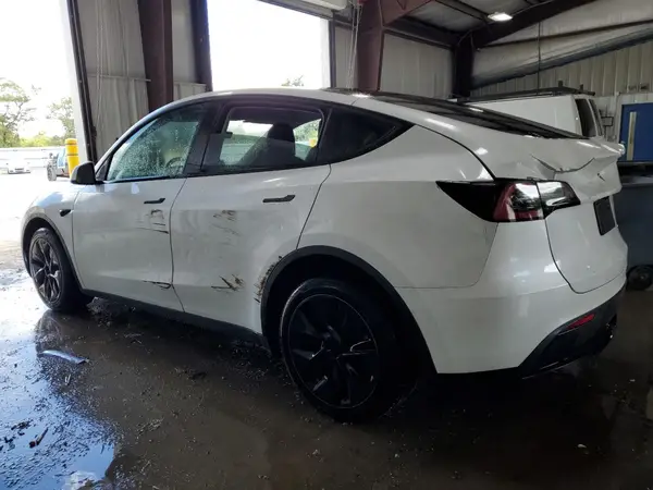 7SAYGDEE5RF185657 2024 TESLA MODEL Y - Image 2