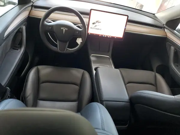 7SAYGDEE5RF185657 2024 TESLA MODEL Y - Image 8