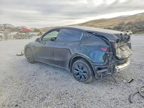 7SAYGDEE5RF202327 2024 TESLA MODEL Y - Image 2