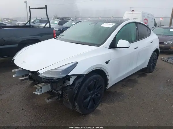 7SAYGDEE5RF206099 2024 TESLA MODEL Y - Image 2