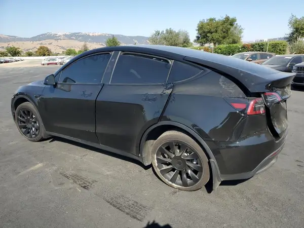 7SAYGDEE5RF986749 2024 TESLA MODEL Y - Image 2