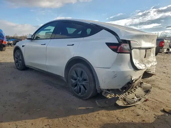 7SAYGDEE5SA337696 2025 TESLA MODEL Y - Image 2