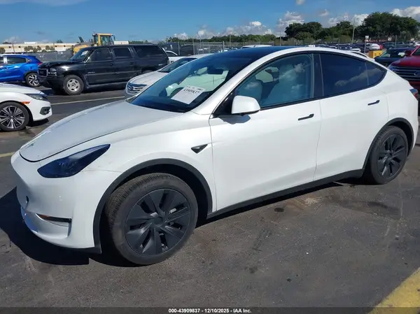 7SAYGDEE5SA338332 2025 TESLA MODEL Y - Image 2