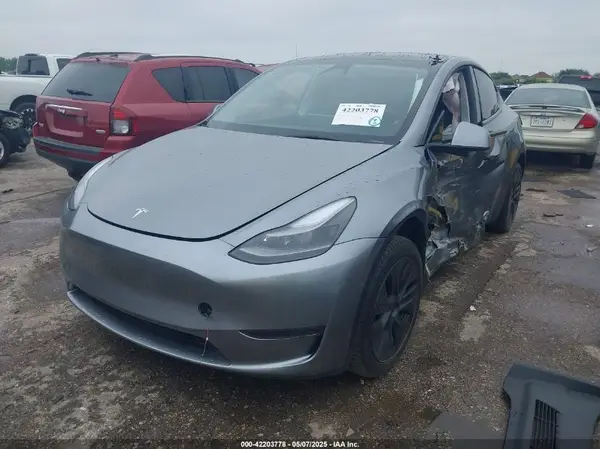 7SAYGDEE5SA348729 2025 TESLA MODEL Y - Image 2