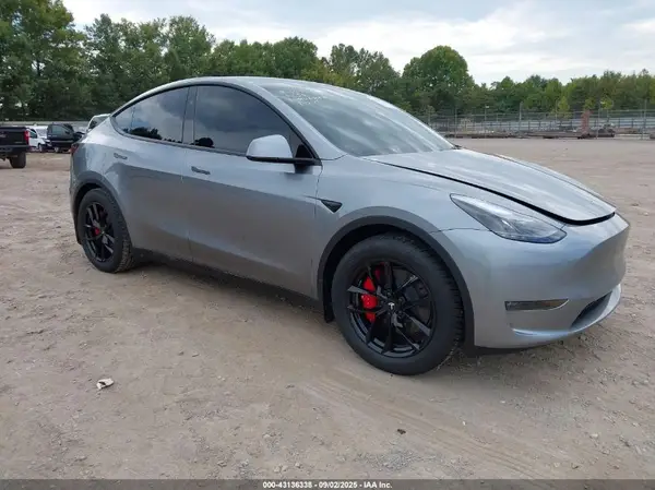 7SAYGDEE5SA350884 2025 TESLA MODEL Y - Image 1