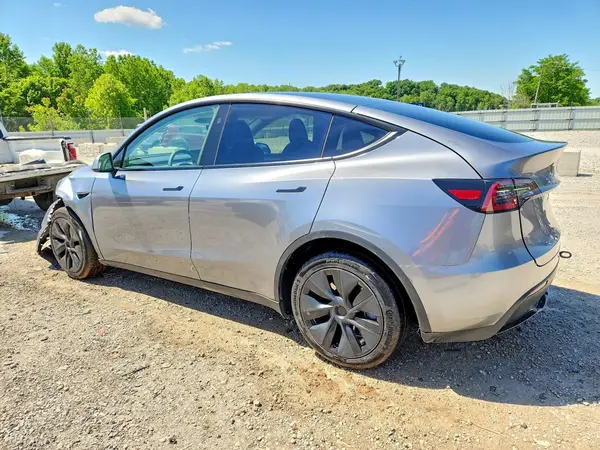 7SAYGDEE5SA359052 2025 TESLA MODEL Y - Image 2
