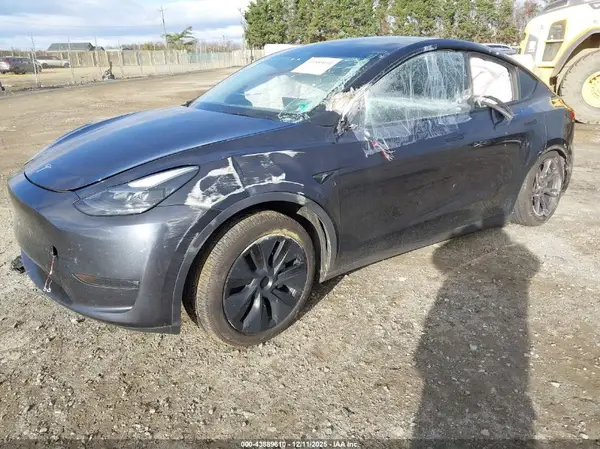7SAYGDEE5SA361917 2025 TESLA MODEL Y - Image 2