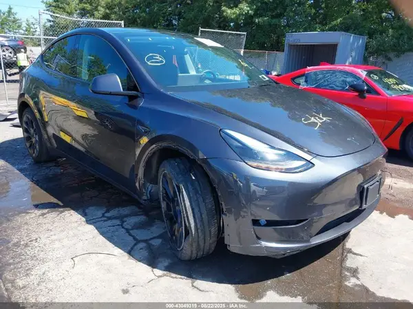 7SAYGDEE5SA365868 2025 TESLA MODEL Y - Image 1