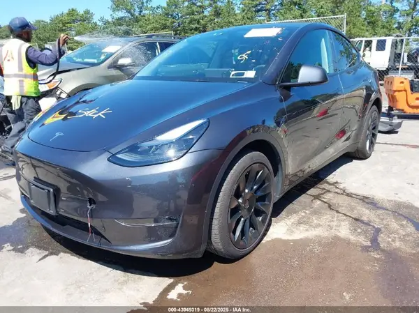 7SAYGDEE5SA365868 2025 TESLA MODEL Y - Image 2
