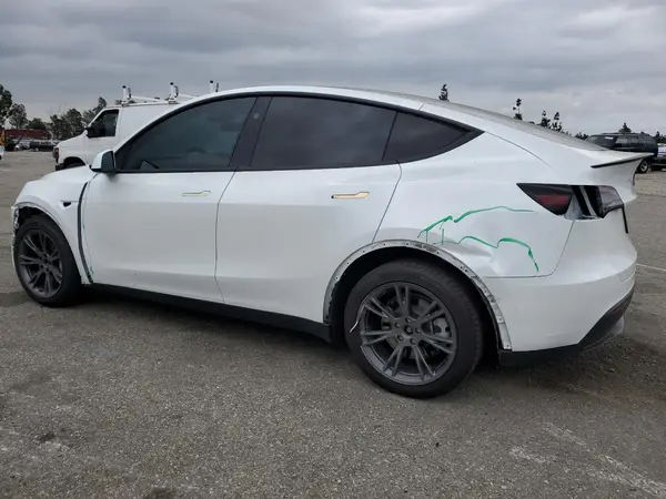 7SAYGDEE5SF237732 2025 TESLA MODEL Y - Image 2